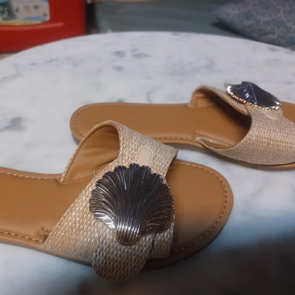 Universal Threads Women's Slide-On Shoes SZ 6 Light Tan - Picture 2 of 6